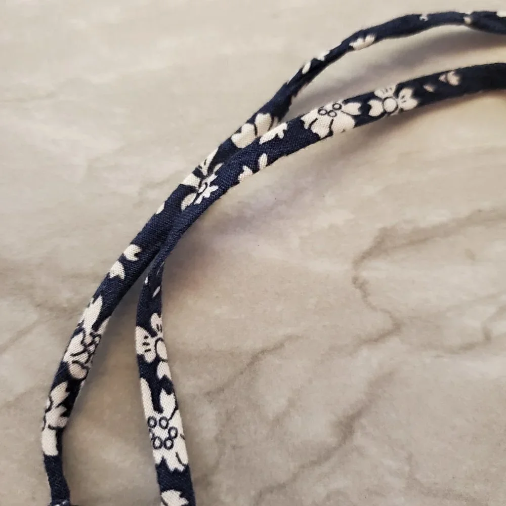 🦄 J.Crew Cuts Silver Glitter Unicorn Chamrs Stars Ball Fabric Tie Necklace 🦄
